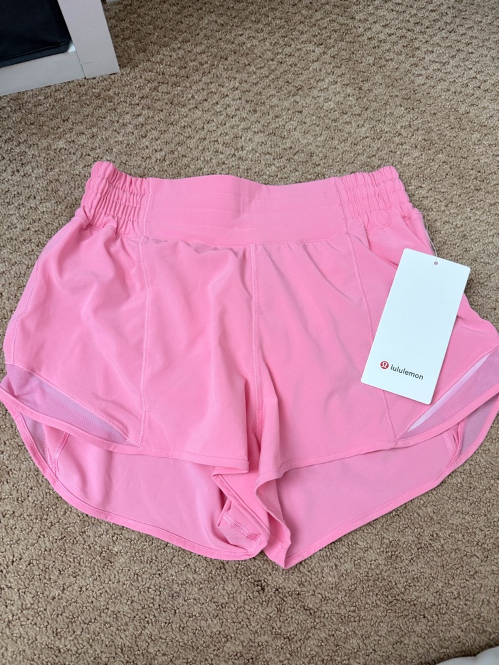 Lululemon NWT Hotty Hot HR short 2.5” candy cloud
